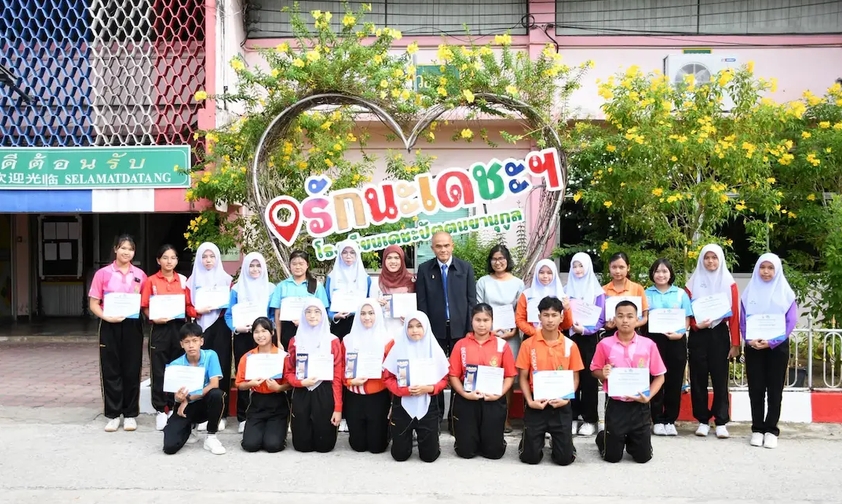 ชาวปัตตานีร่วมแสดงความยินดีกับความสำเร็จของเยาวชน โรงเรียนเดชะปัตตนยานุกูล