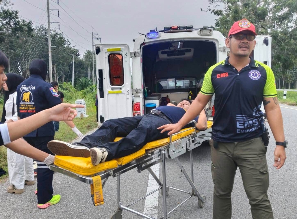 &ldquo;นาทีชีวิต!&rdquo; ทหารพราน 44 เข้าช่วยประชาชนประสบอุบัติเหตุทางถนน อำเภอสายบุรี นำส่งโรงพยาบาลปลอดภัย