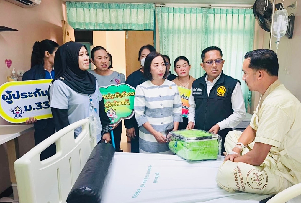 รองผู้ว่าฯ ปัตตานี มอบสิ่งของสร้างขวัญกำลังใจผู้ประกันตน ม.33 ที่เจ็บป่วยหรืออยู่ระหว่างฟื้นฟูหลังภาวะวิกฤต เนื่องในวันปิยมหาราช ประจำปี 2569