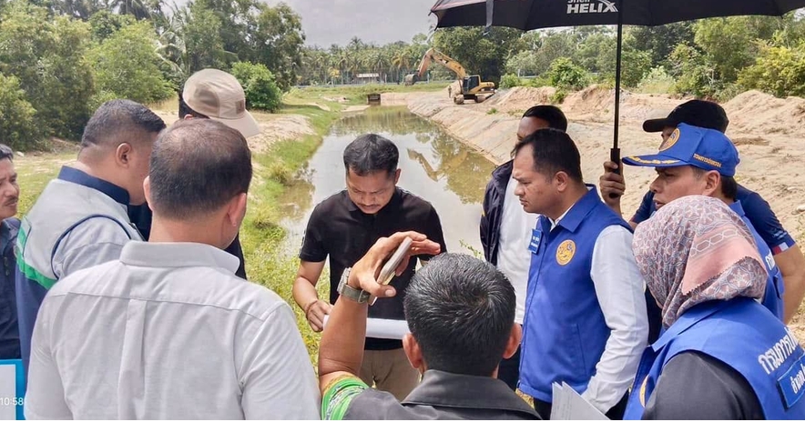 นายอำเภอปะนาเระ ลุยตรวจประตูระบายน้ำ-เช็กจุดอุดตัน รับมืออุทกภัยช่วงฤดูฝน ลดผลกระทบประชาชน