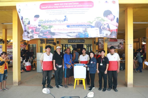 พลังอาสาสมัครกาชาดกว่า 670 คน! ร่วมฟื้นฟูชุมชนบางคล้า หลังน้ำท่วม ซ่อมเครื่องใช้ไฟฟ้าฟรี พร้อมคืนโรงเรียนให้เด็ก ๆ ก่อนเปิดเทอม